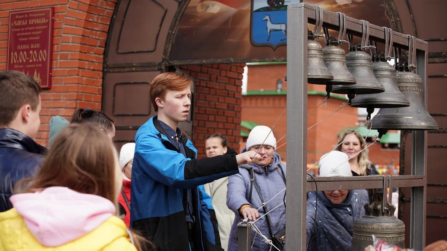На Пасхальной ярмарке в Йошкар-Оле предлагают позвонить в колокола