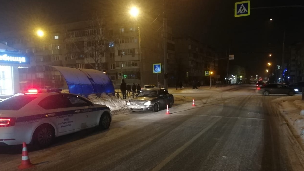 В Йошкар-Оле на пешеходном переходе сбили женщину и её трёхлетнего ребёнка