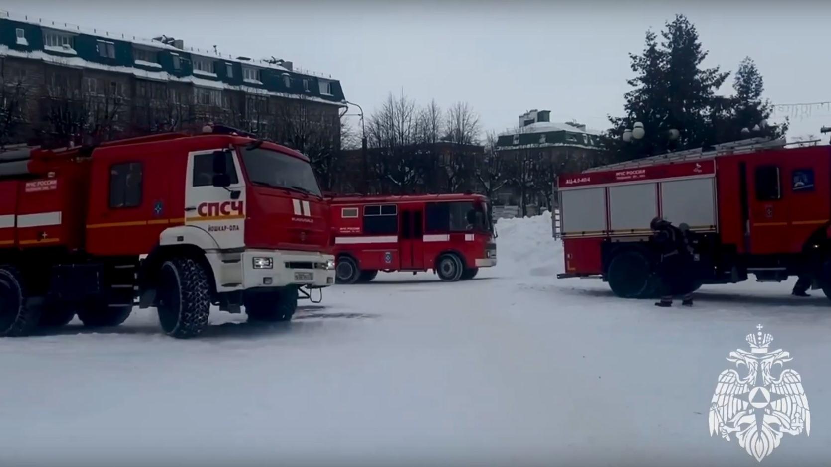 Жителей Йошкар-Олы встревожило скопление пожарной техники у «тридцатки»