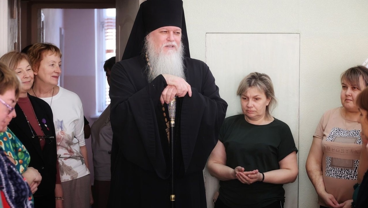 Епископ Феофан побеседовал с сотрудниками Волжского детского сада №22