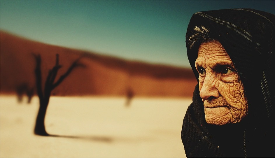 Чтобы не платить алименты, должник оформил уход за престарелой родственницей