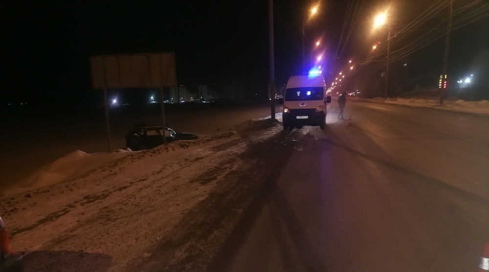 В Марий Эл пьяный водитель Jeep врезался в столб и перевернулся в кювет