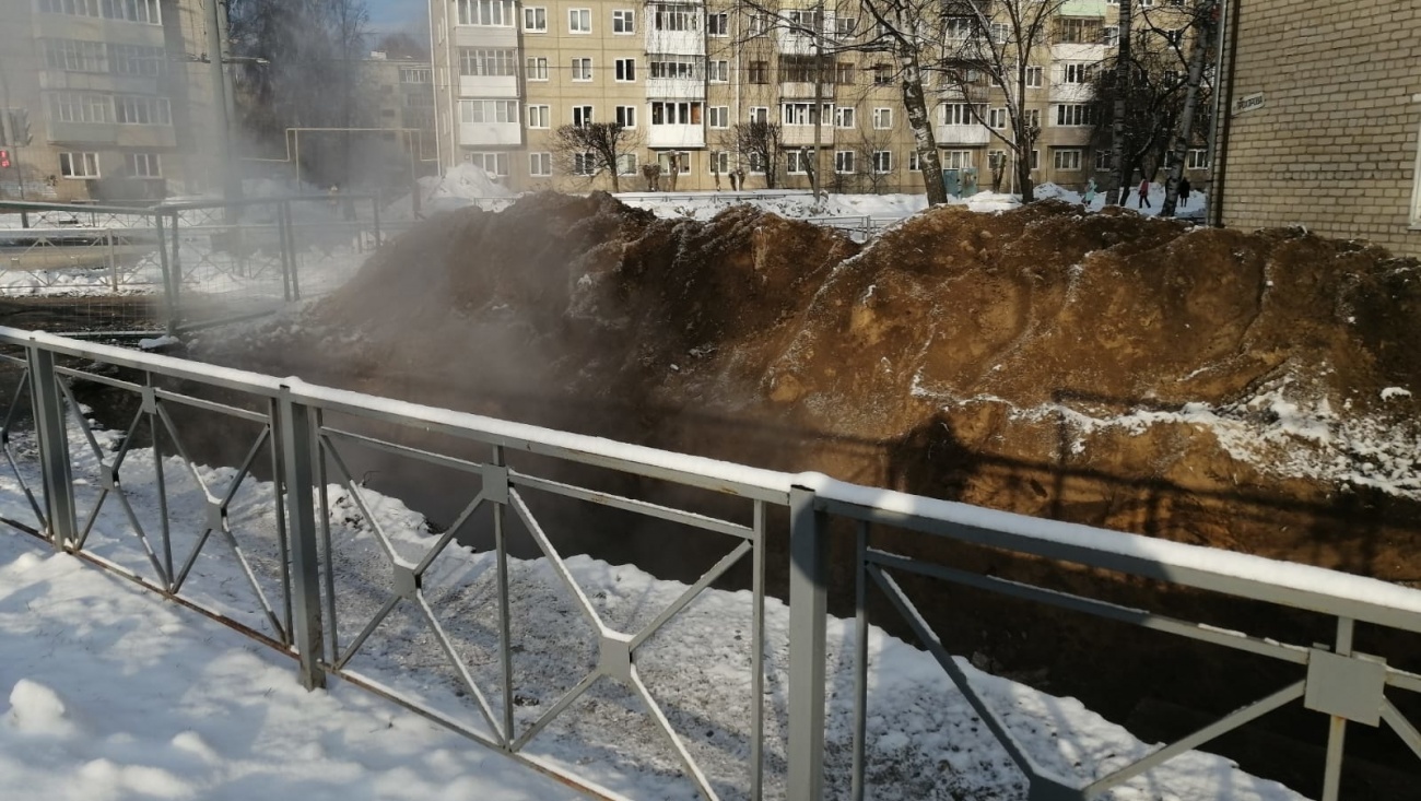 В Йошкар-Оле в 9-ом микрорайоне произошла авария на теплотрассе