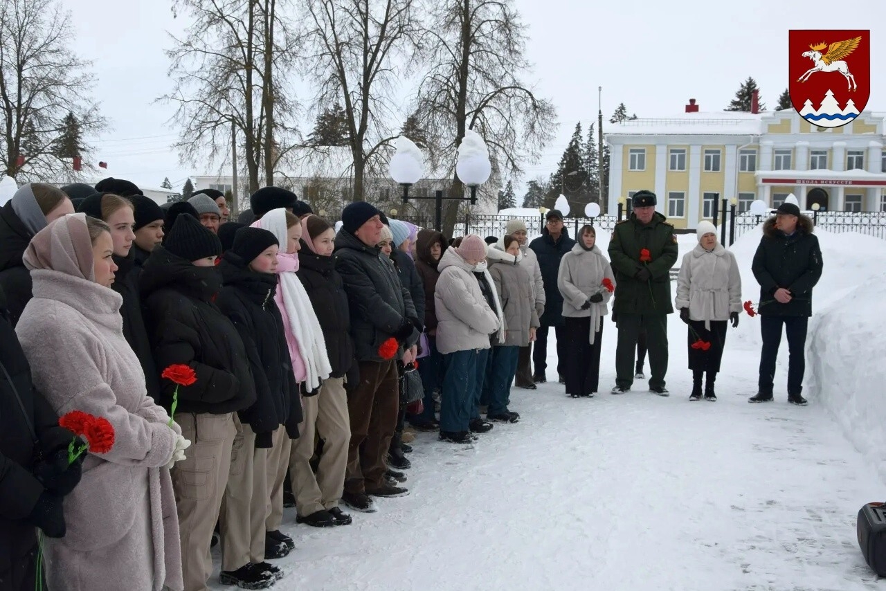 В посёлке Куженер прошёл митинг в честь участников локальных войн