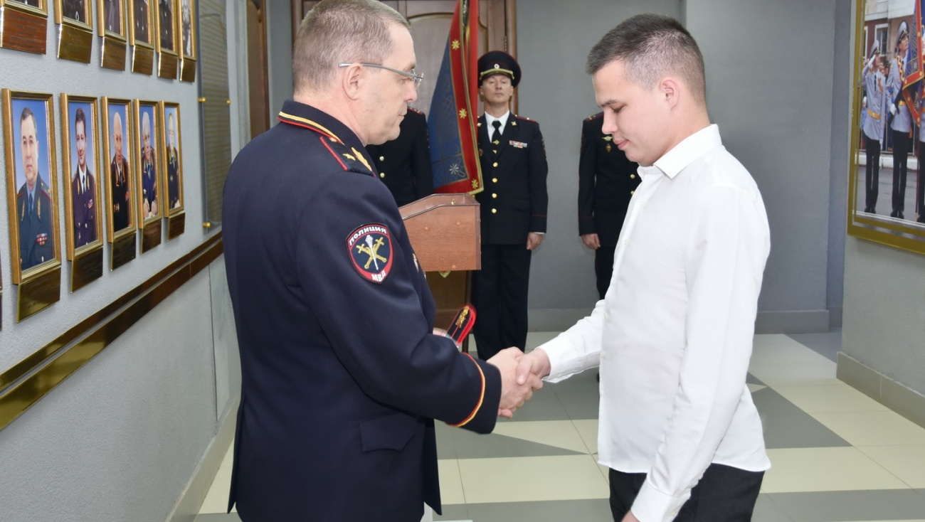 В Марий Эл полицейским вручили первые офицерские погоны