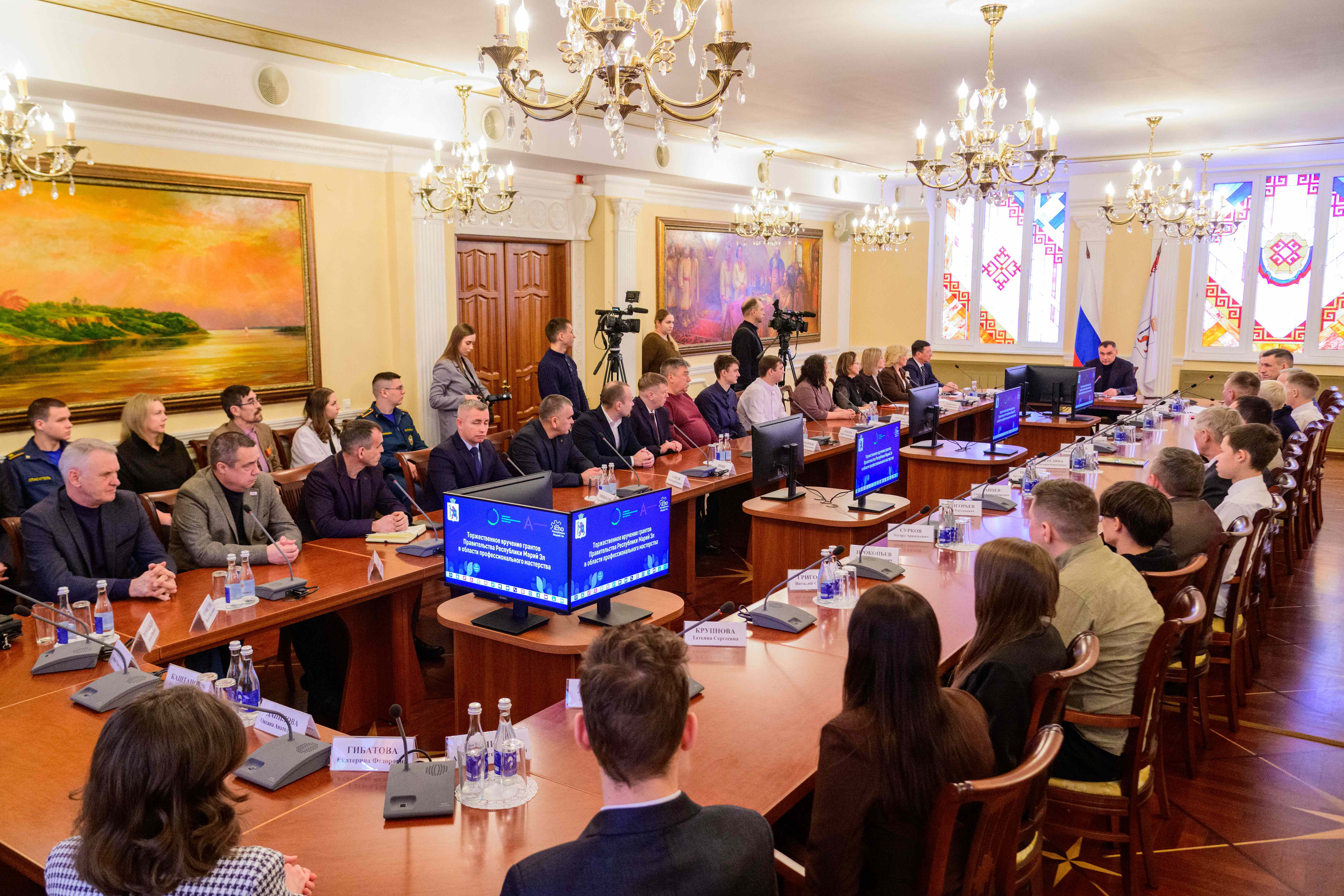 Студенты и их наставники получили гранты Правительства Марий Эл