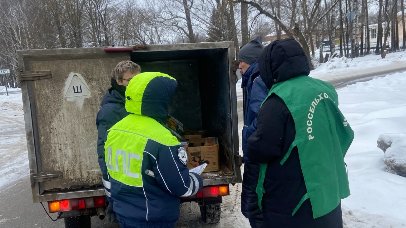 В Оршанский район в антисанитарных условиях перевозили полуфабрикаты без документов