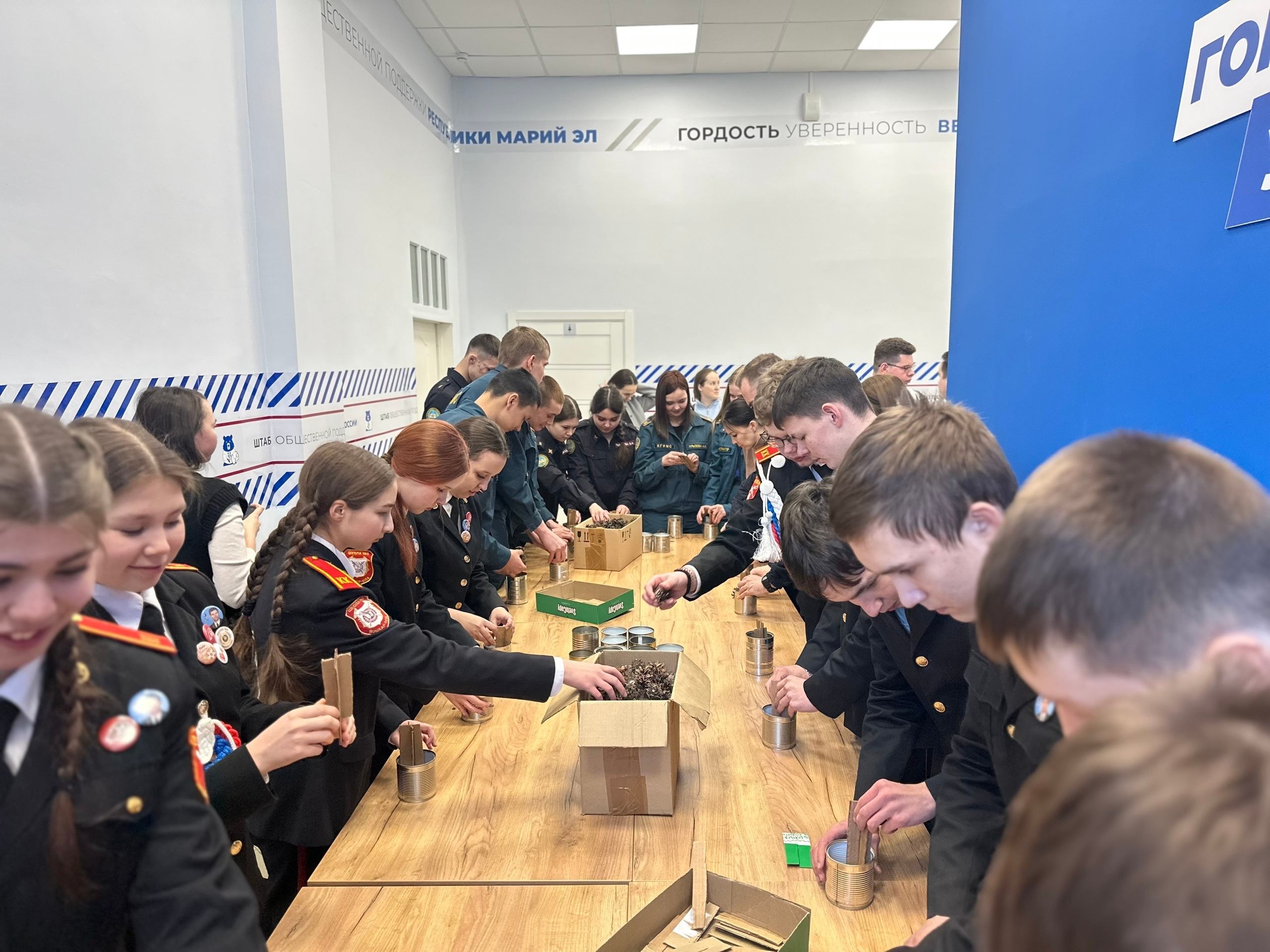 Юные йошкаролинцы изготовили для бойцов ещё 50 окопных свечей