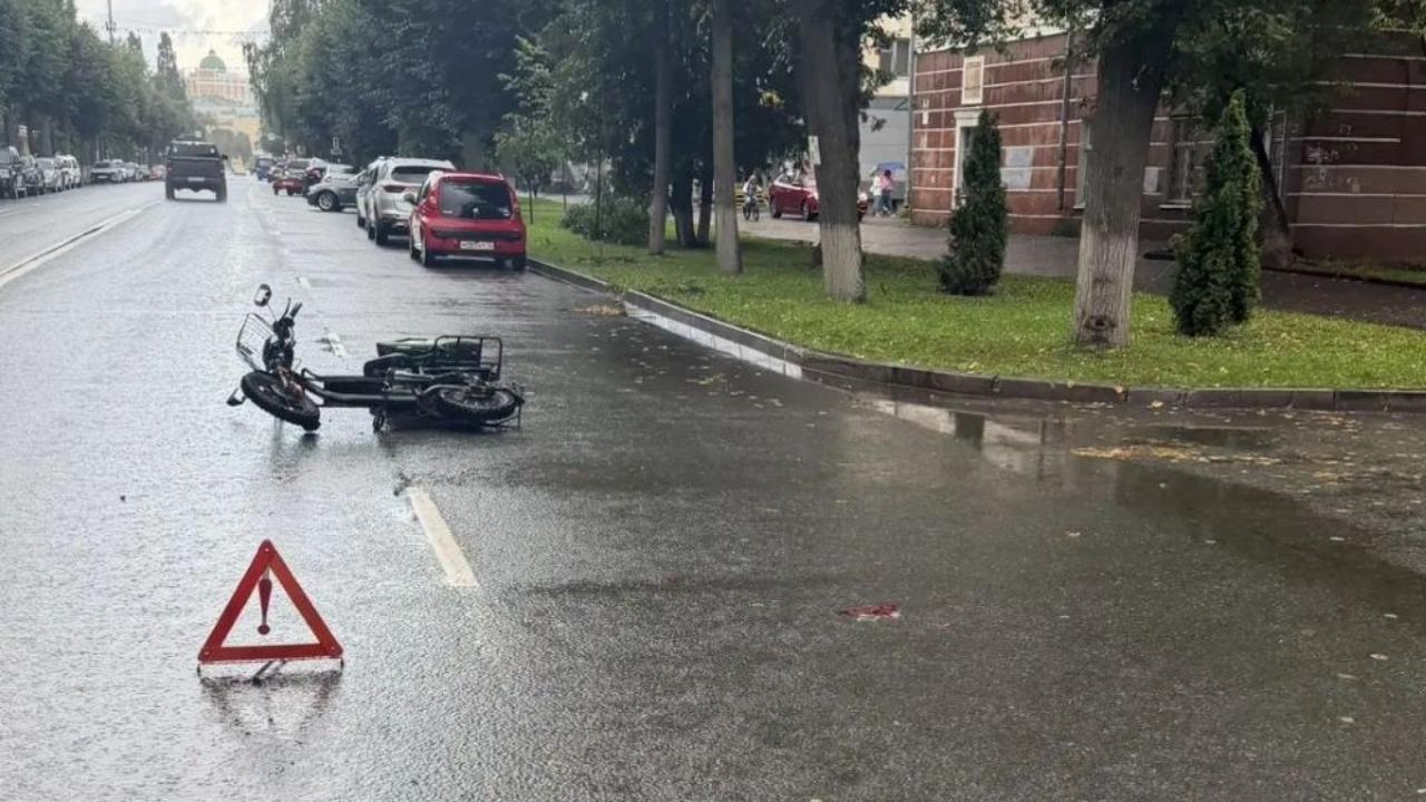 В Йошкар-Оле автомобилист сбил 17-летнего электровелосипедиста