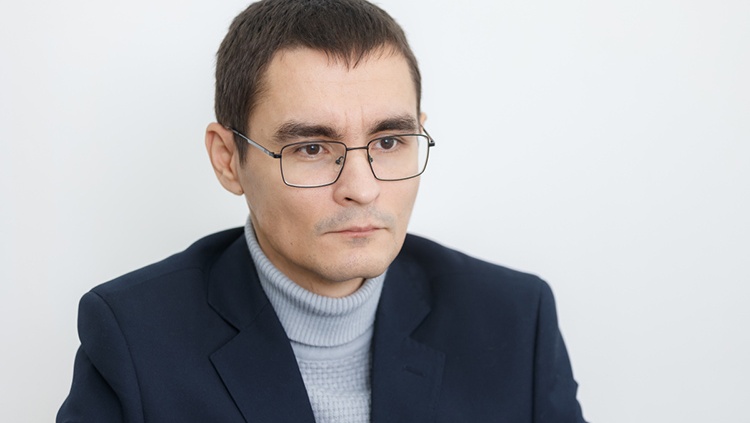 «Важно фиксировать каждый шаг!»: юрист Эдуард Сымов о том, как не прогореть подрядчику