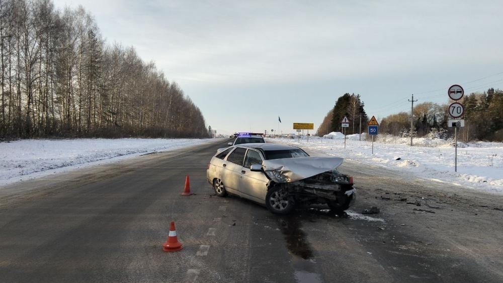 На трассе «Йошкар-Ола — Уржум» водитель «МАЗ» на перекрёстке не пропустил легковушку