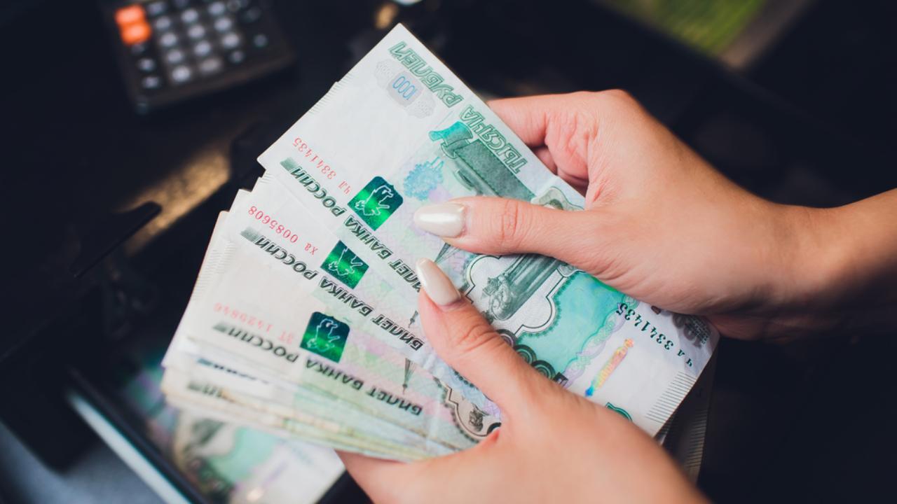 ВТБ: каждый третий житель ПФО хочет получать зарплату раз в неделю
