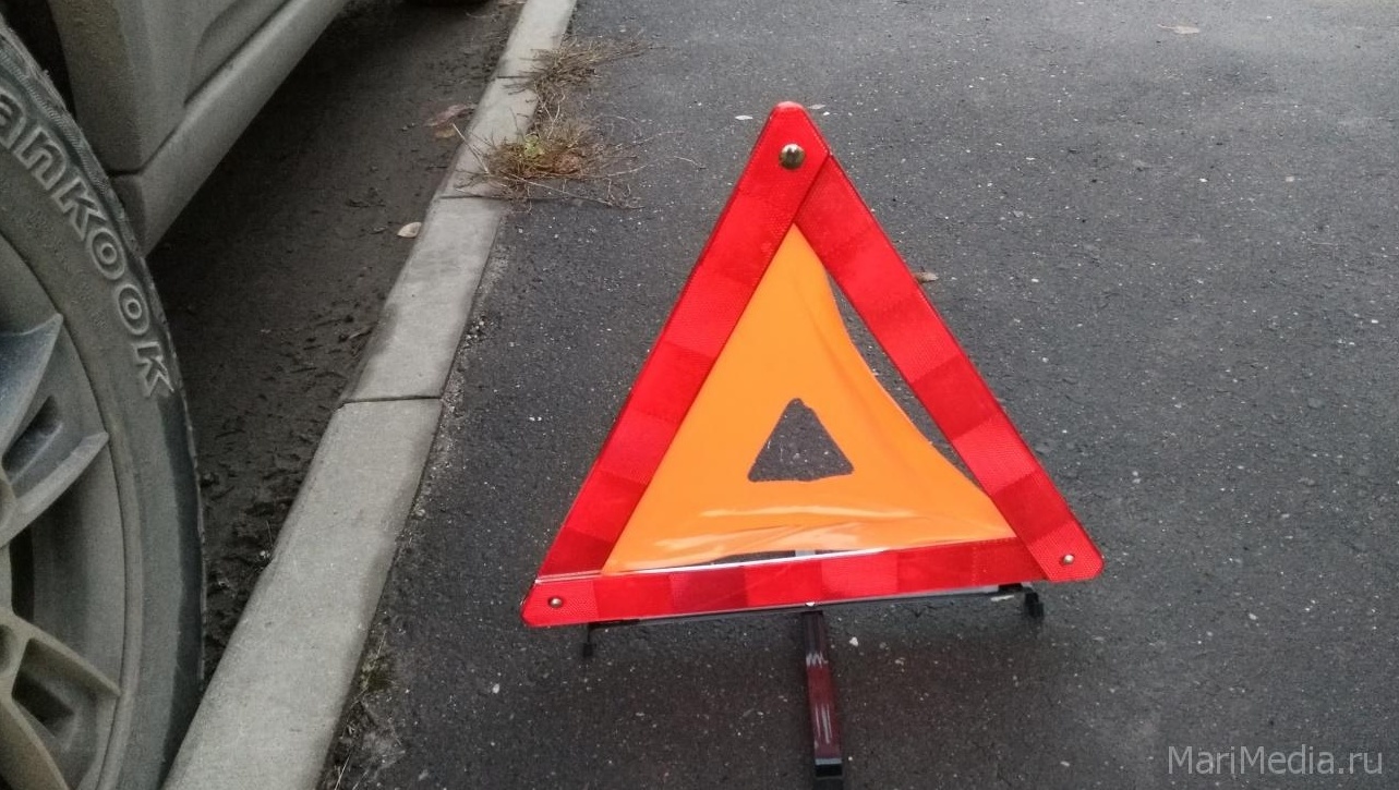 Под колёса иномарки во дворах Йошкар-Олы попал 10-летний мальчик