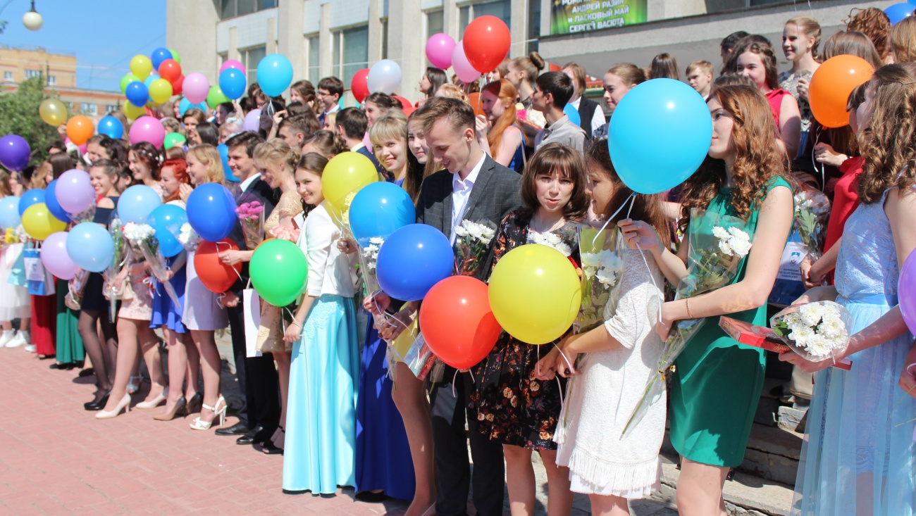 На ЕГЭ по гуманитарным предметам школьникам могут разрешить пользоваться интернетом