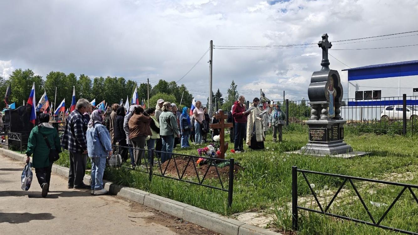 На Аллее Героев в Йошкар-Оле помолились о погибших бойцах