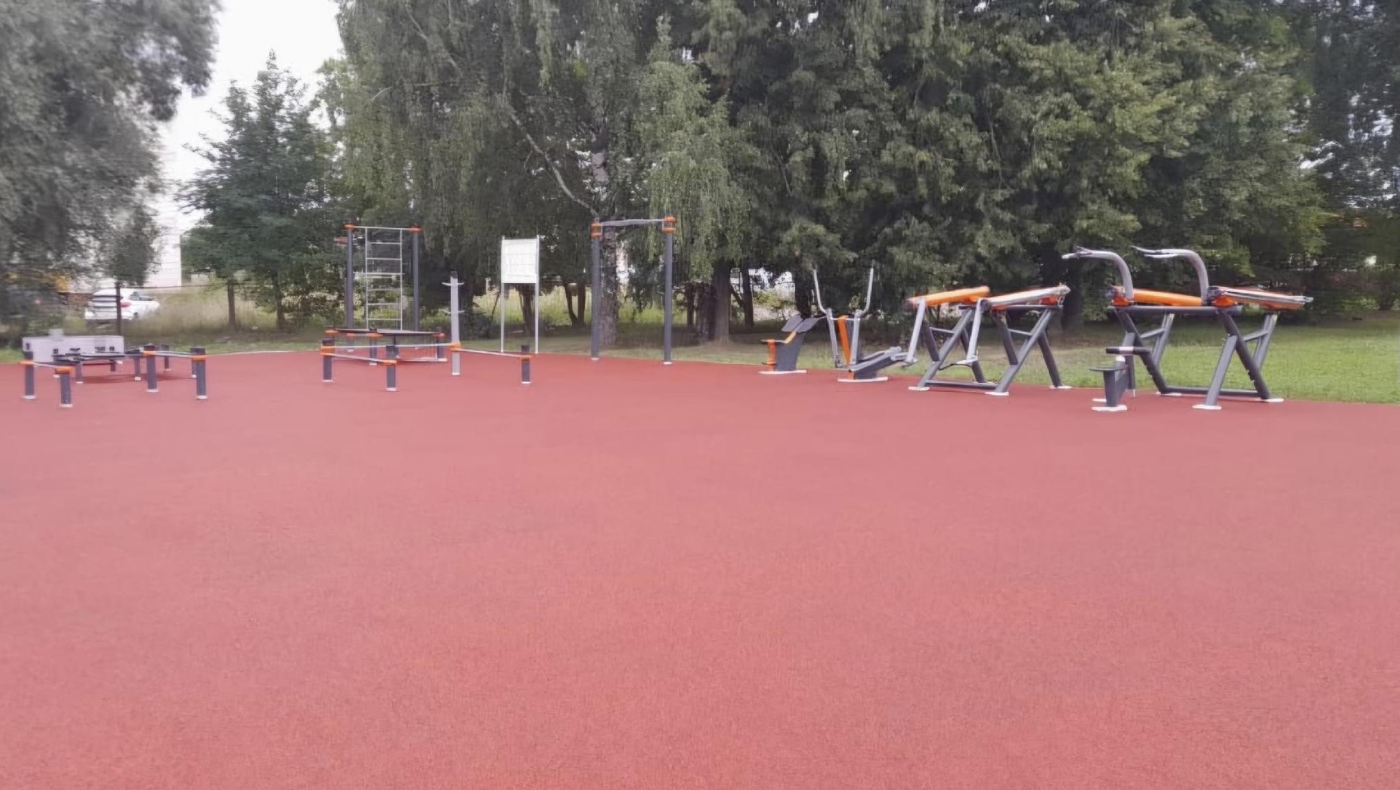 В Большепаратской школе строят спортплощадку ГТО