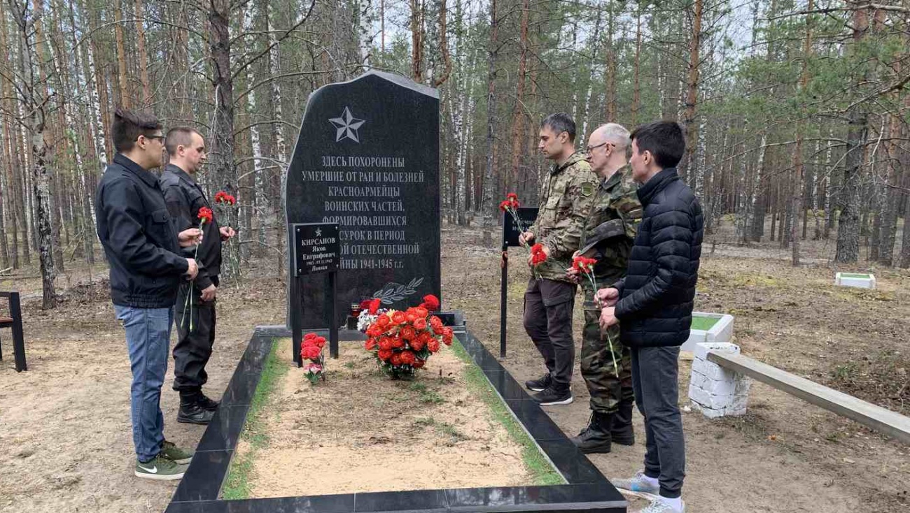 Судебные приставы Марий Эл навели порядок на воинском захоронении в лесу