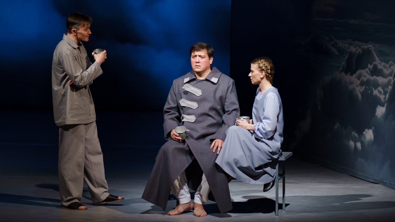 Премьера в Русском: в театре драмы разгорелись «Страсти по Торчалову»