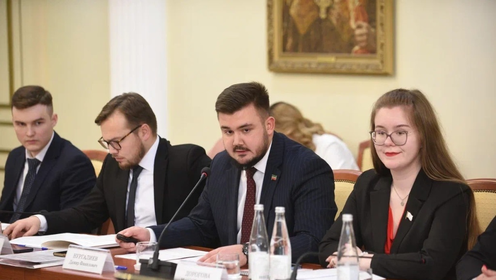 Молодые парламентарии ПФО обсудили вопросы демографии