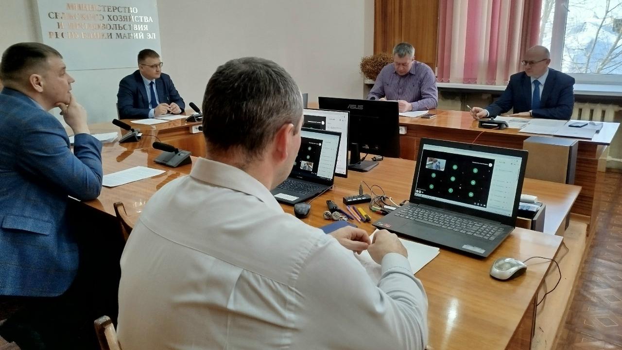 «Земля должна работать»: аграриям Марий Эл поставили задачу