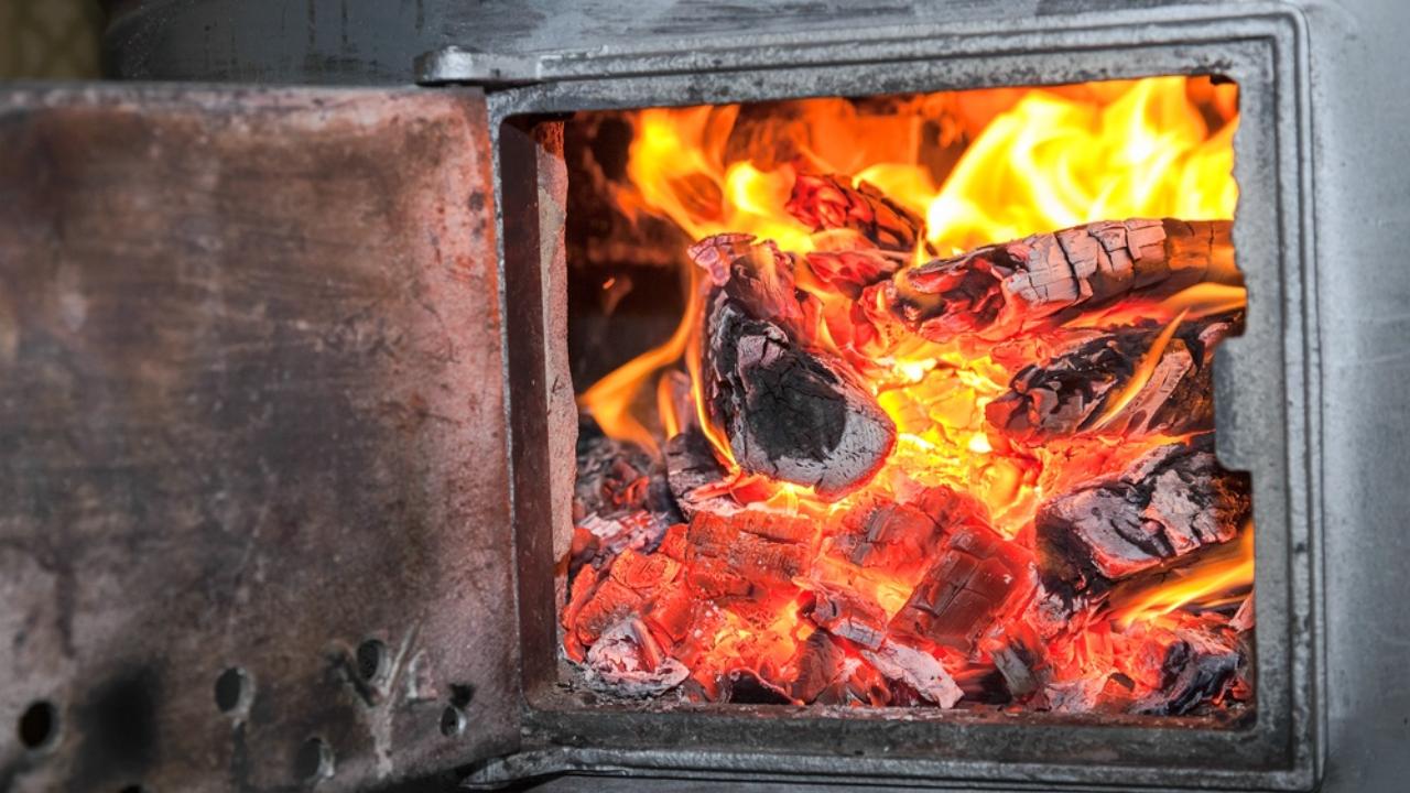 В Марий Эл житель посёлка Красный Стекловар прижигал жену раскалённой кочергой