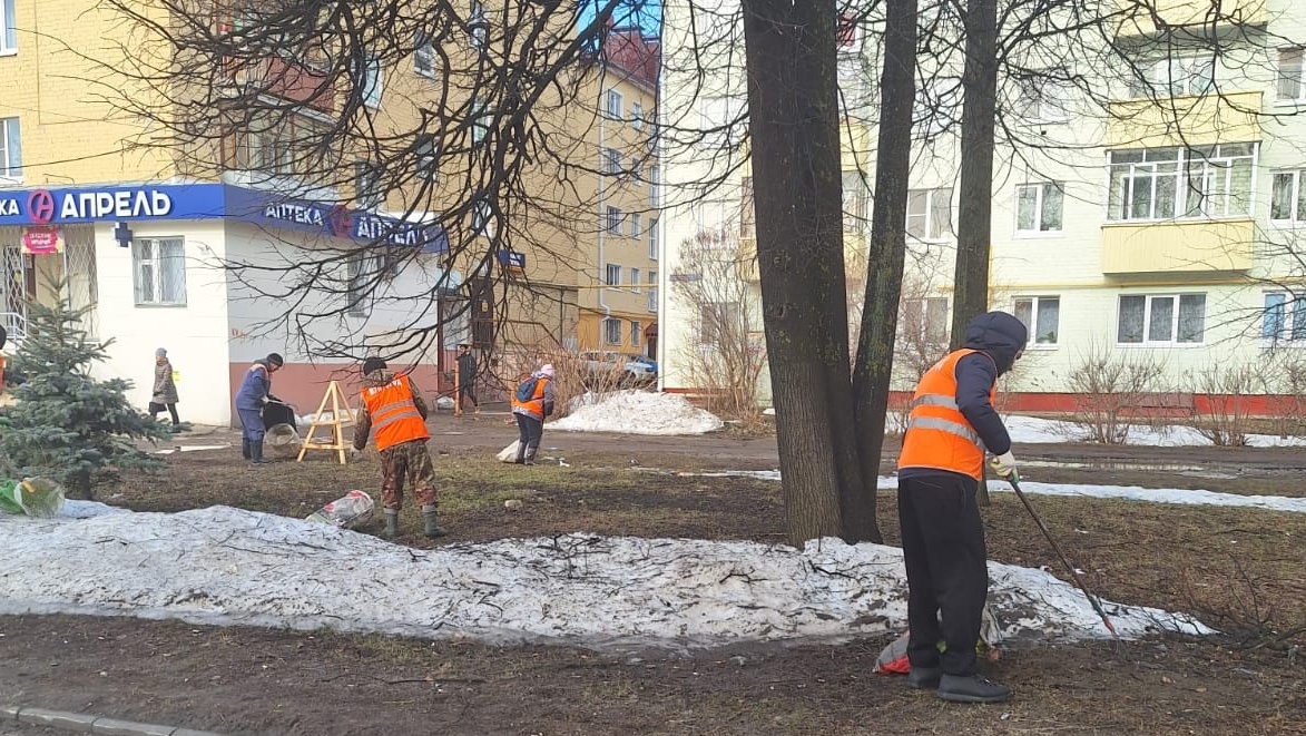 На улицах Йошкар-Олы ежедневно проходит генеральная уборка