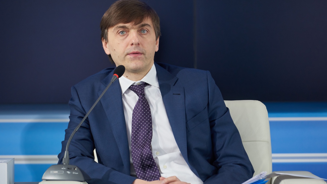 Сергей Кравцов сделал заявление о переходе школьников на дистанционку