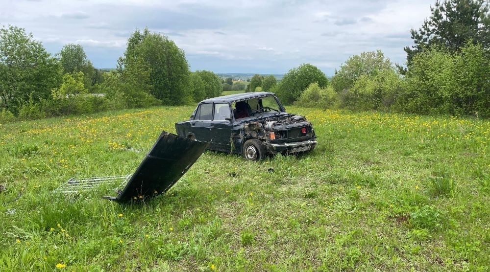 В Моркинском районе на сельской дороге не смогли разъехаться два отечественных автомобиля