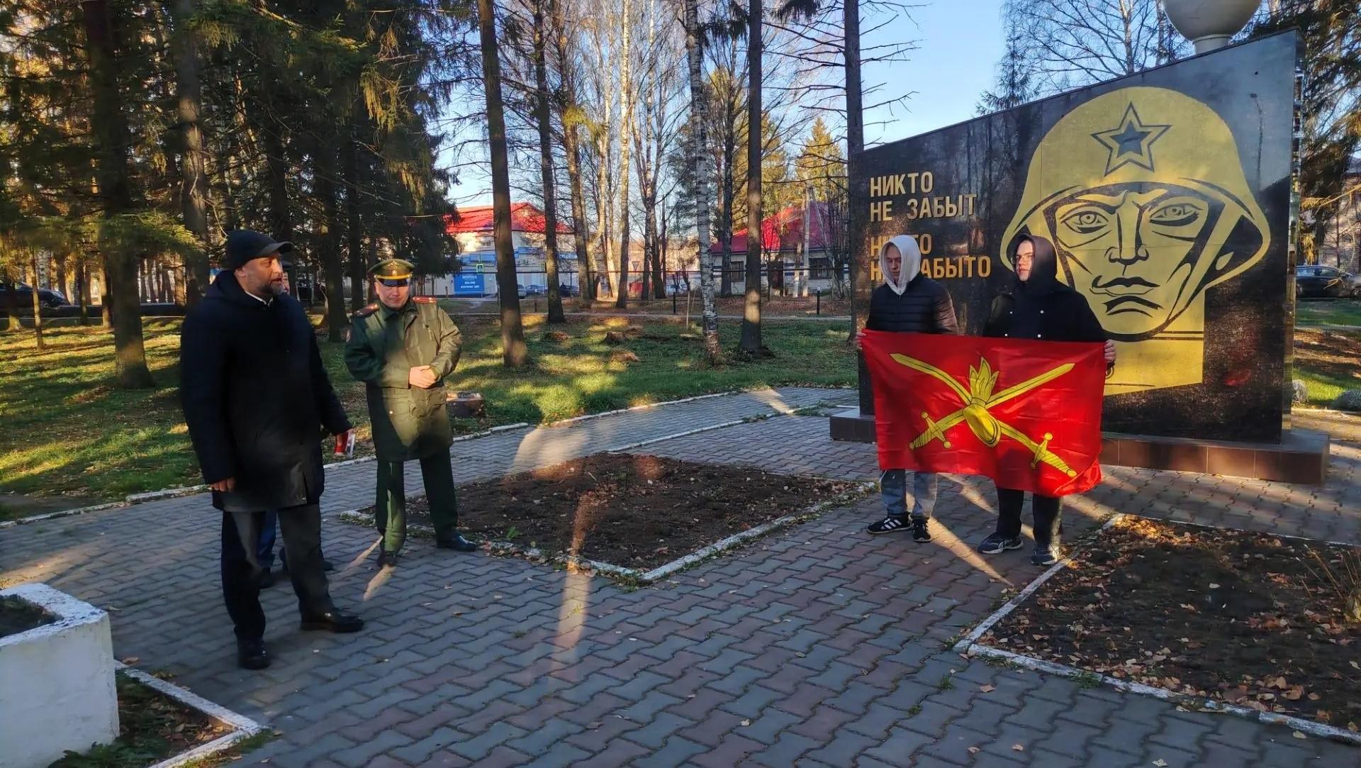 Два новобранца из Советского отправились служить в сухопутные войска