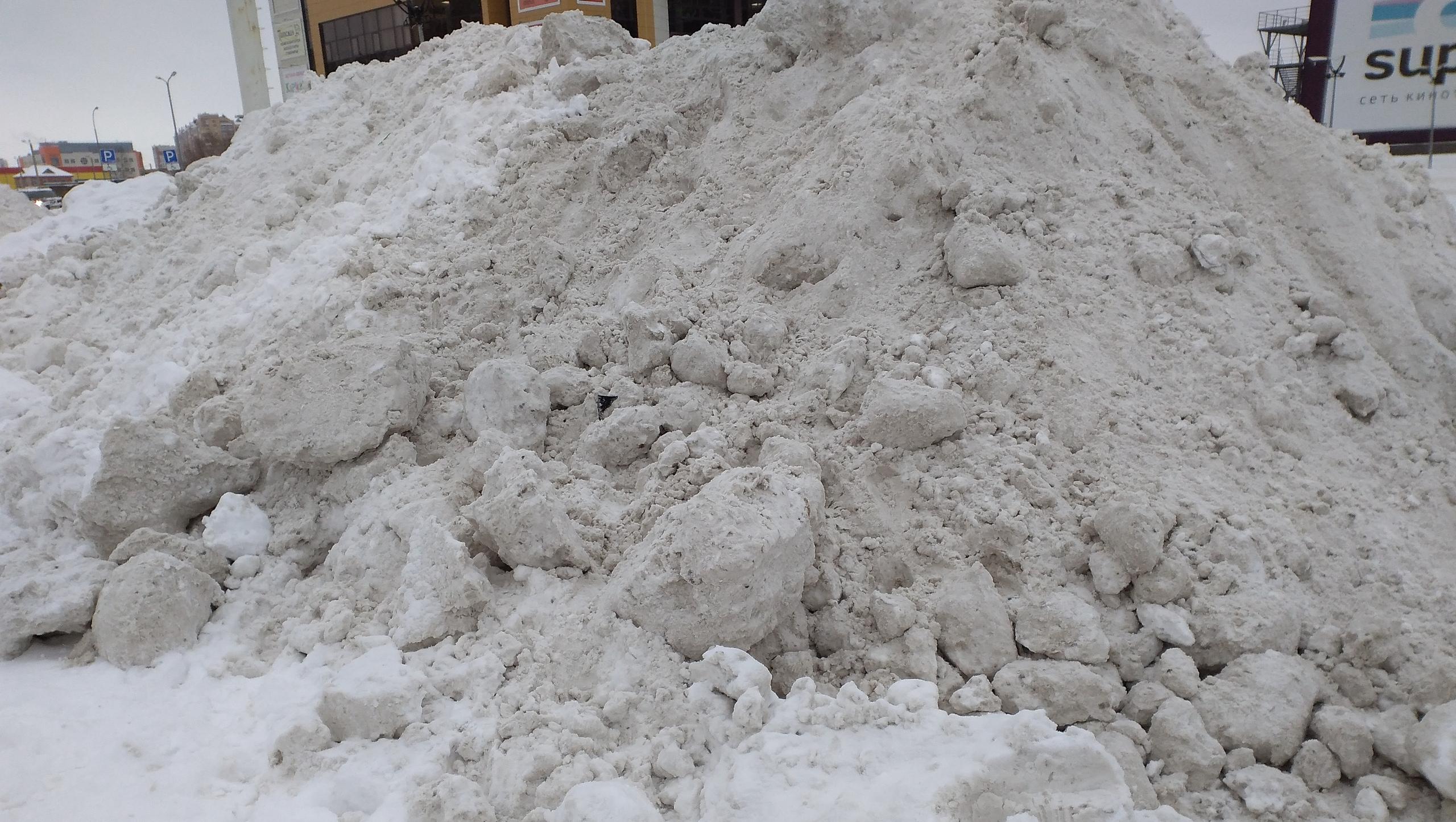 В Йошкар-Оле частично обрушилась крыша спортзала колледжа культуры