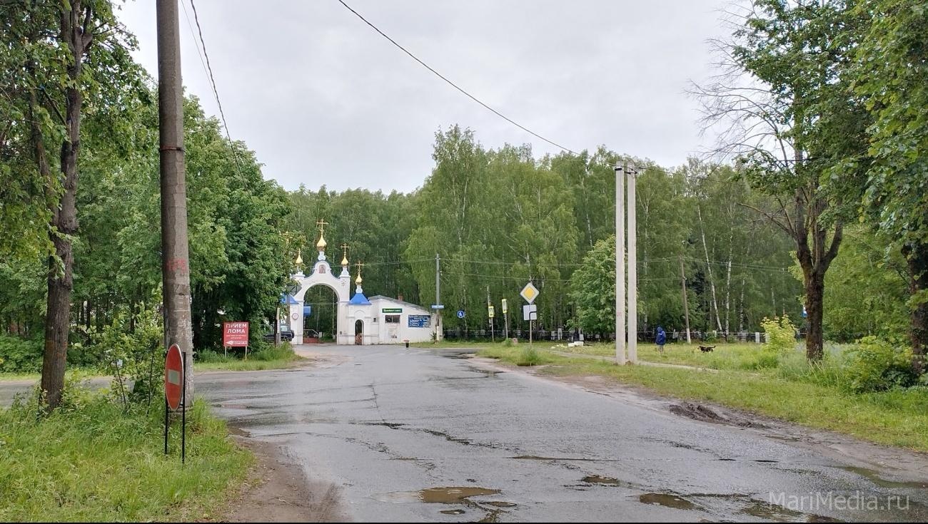 В Троицкую родительскую субботу на кладбища пустят дополнительные автобусы