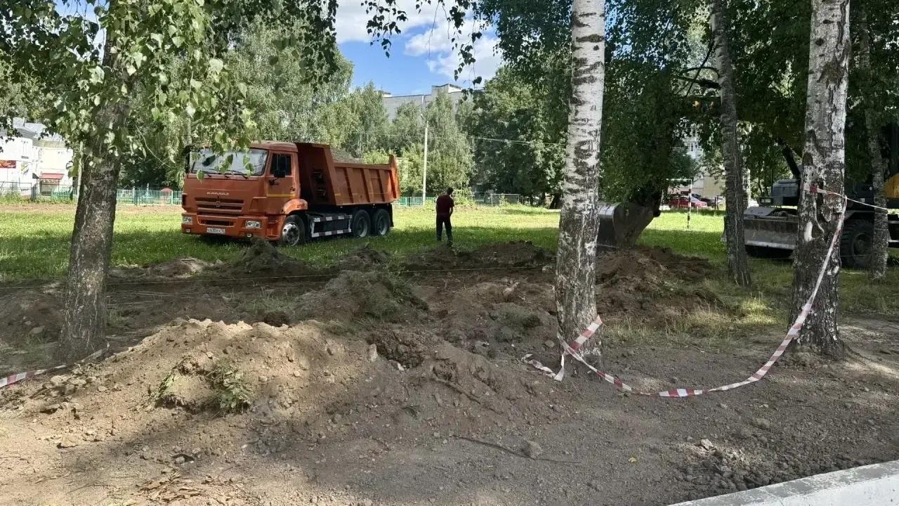 На территории гимназии №26 в Йошкар-Оле строят беговую дорожку