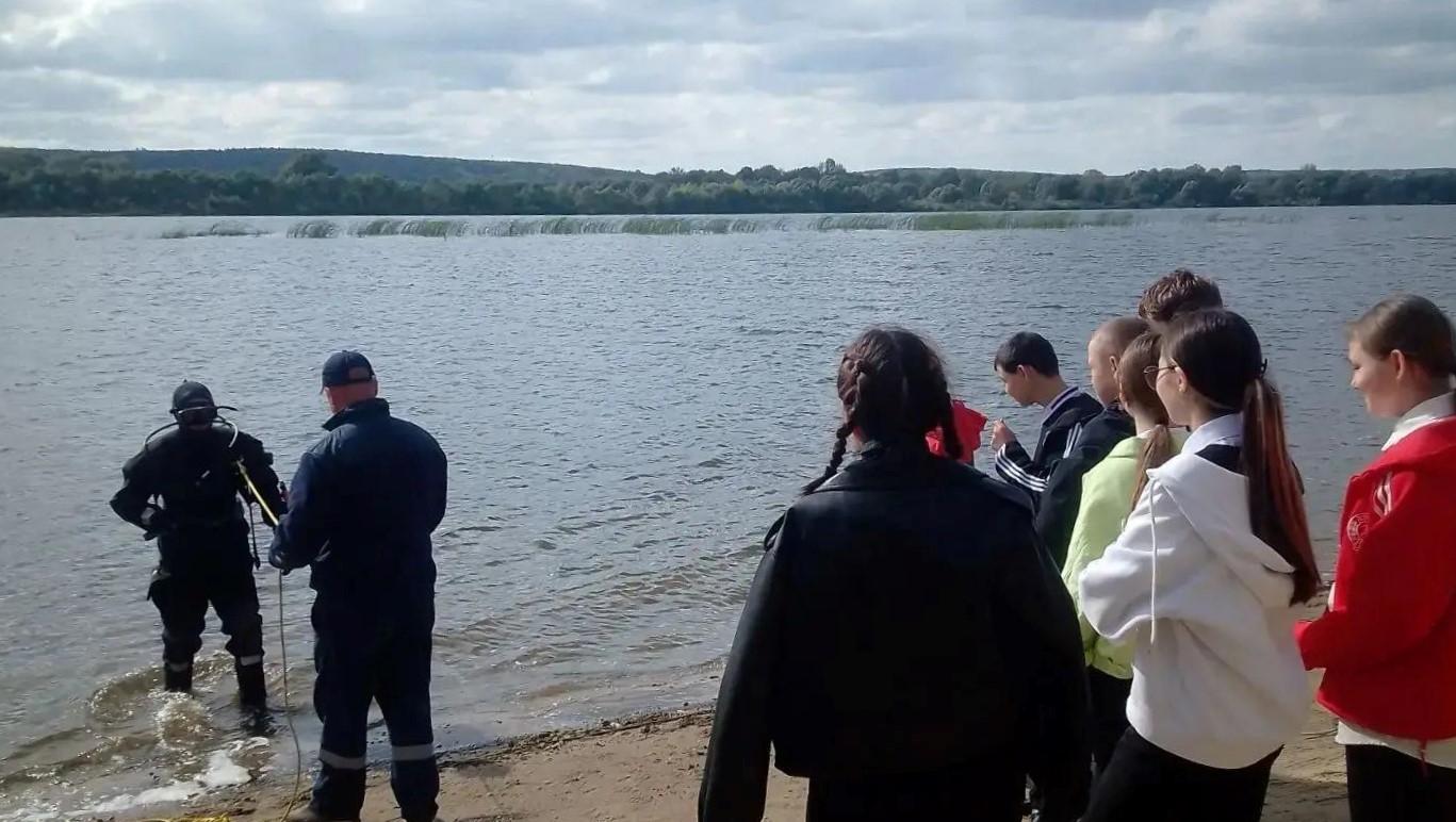 Звениговским школьникам показали работу водолазов