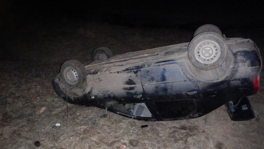 В Горномарийском районе иномарка перевернулась в овраг