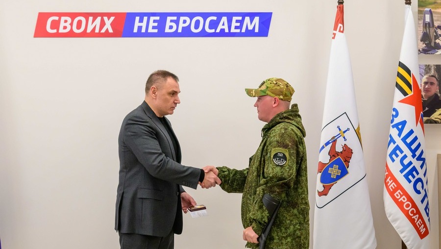 Глава Марий Эл накануне Дня Победы вручил бойцам СВО медали