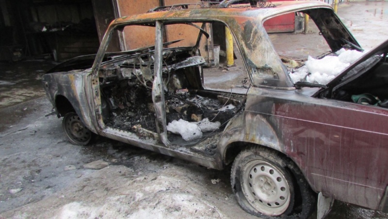 В Йошкар-Оле в гаражном кооперативе сгорел автомобиль