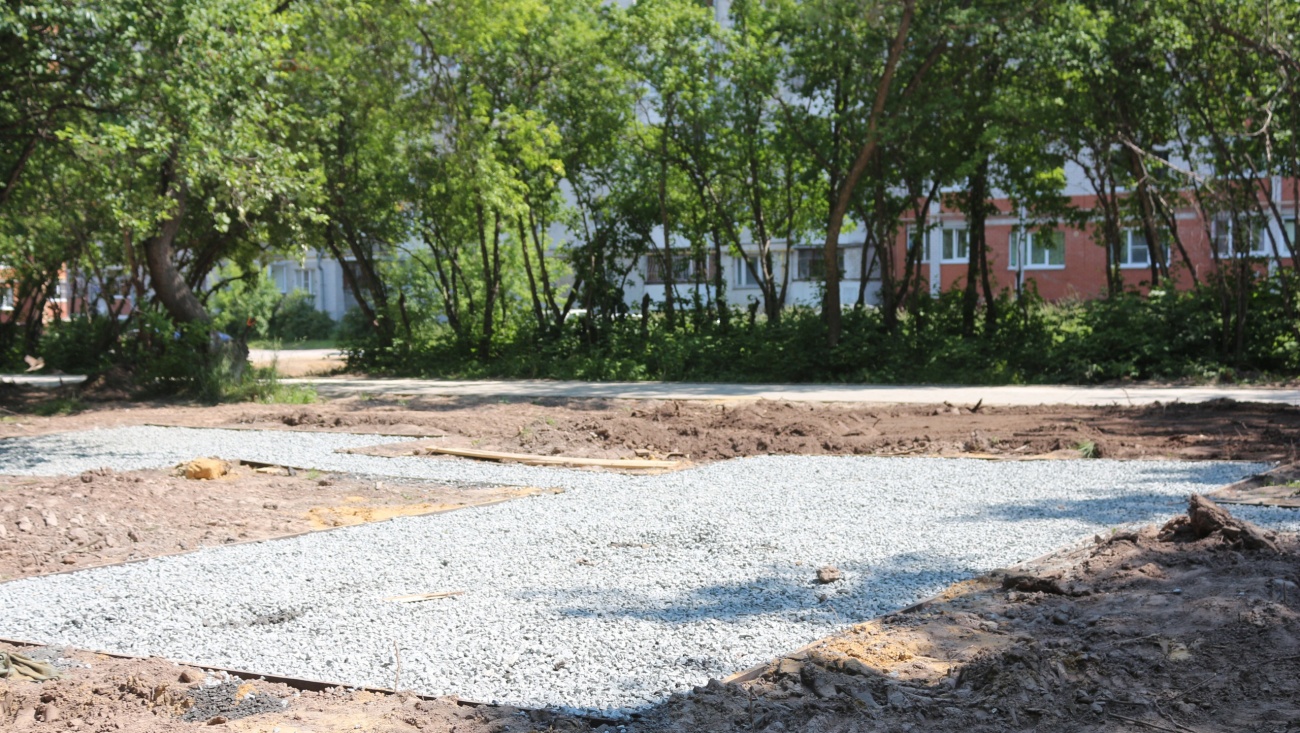 В сквере Воинов-Интернационалистов благоустраивают площадки для барбекю