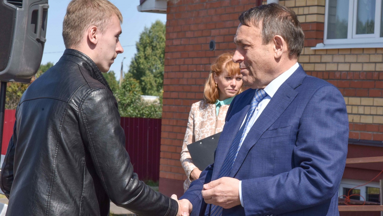 В Марий Эл дети-сироты отметили новоселье