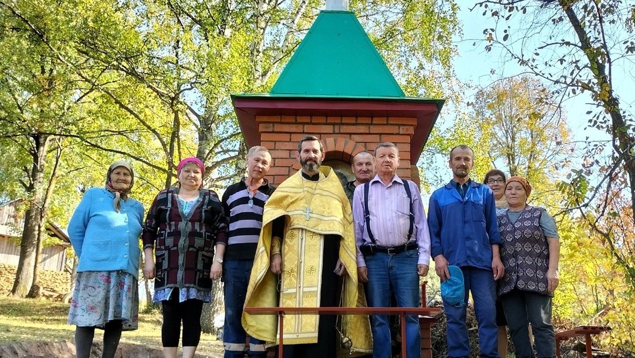 В деревне Тапшер освятили столбовую часовню и источник