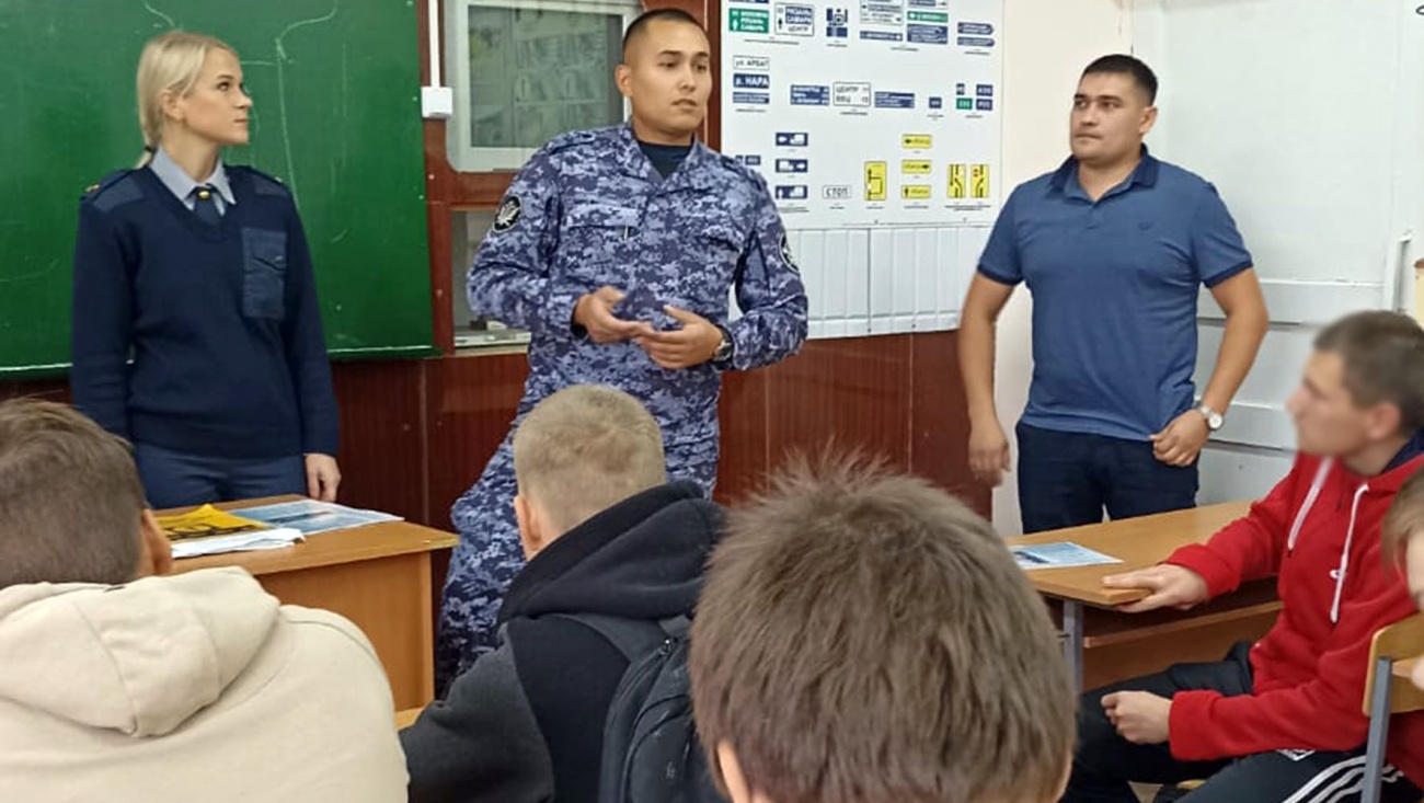 Сотрудники марийского УФСИН встретились со школьниками и студентами Санчурска