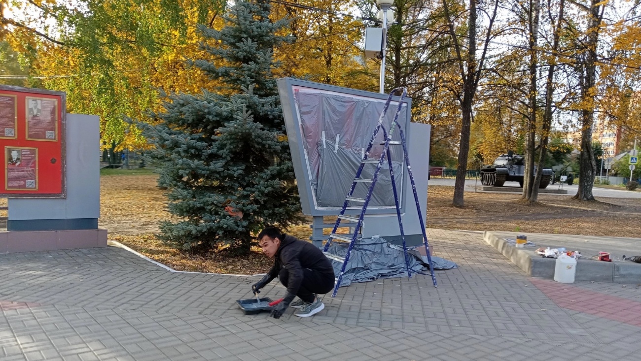 В Парке Победы в Йошкар-Оле обновляют входную группу и стенды аллеи героев