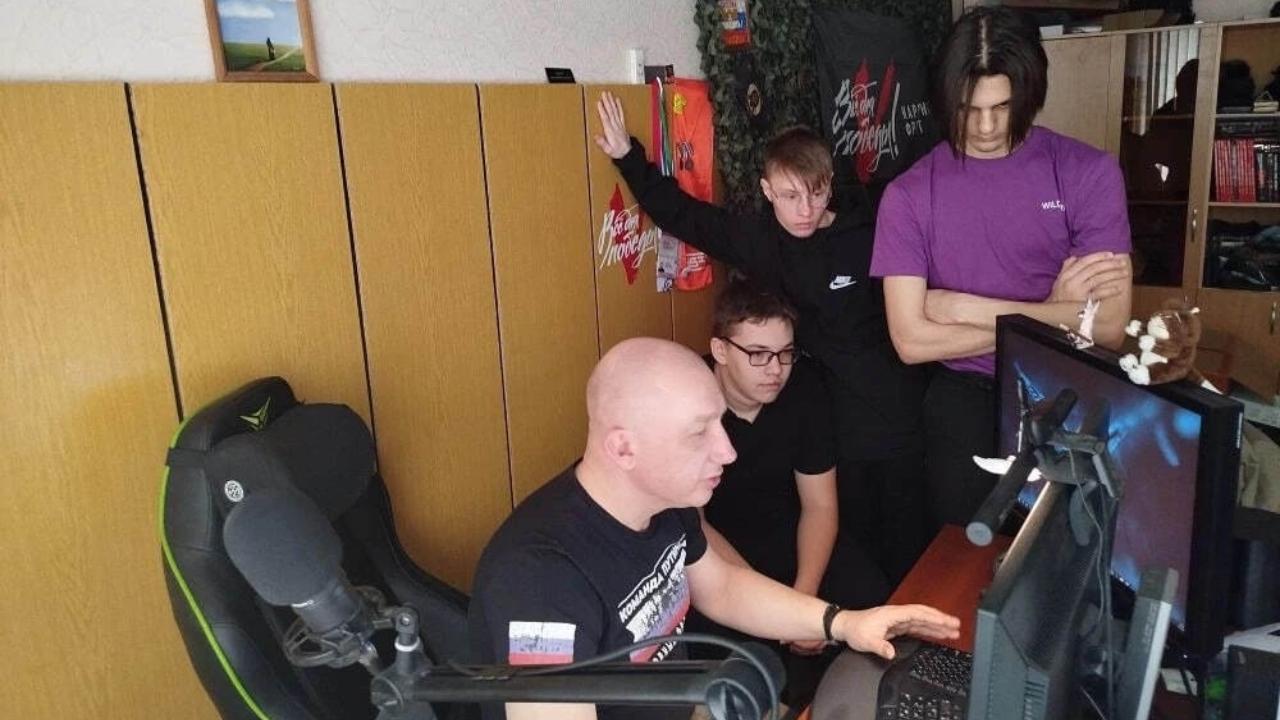 Юных инженеров из Марий Эл научили  создавать изделия для бойцов на 3D-принтере