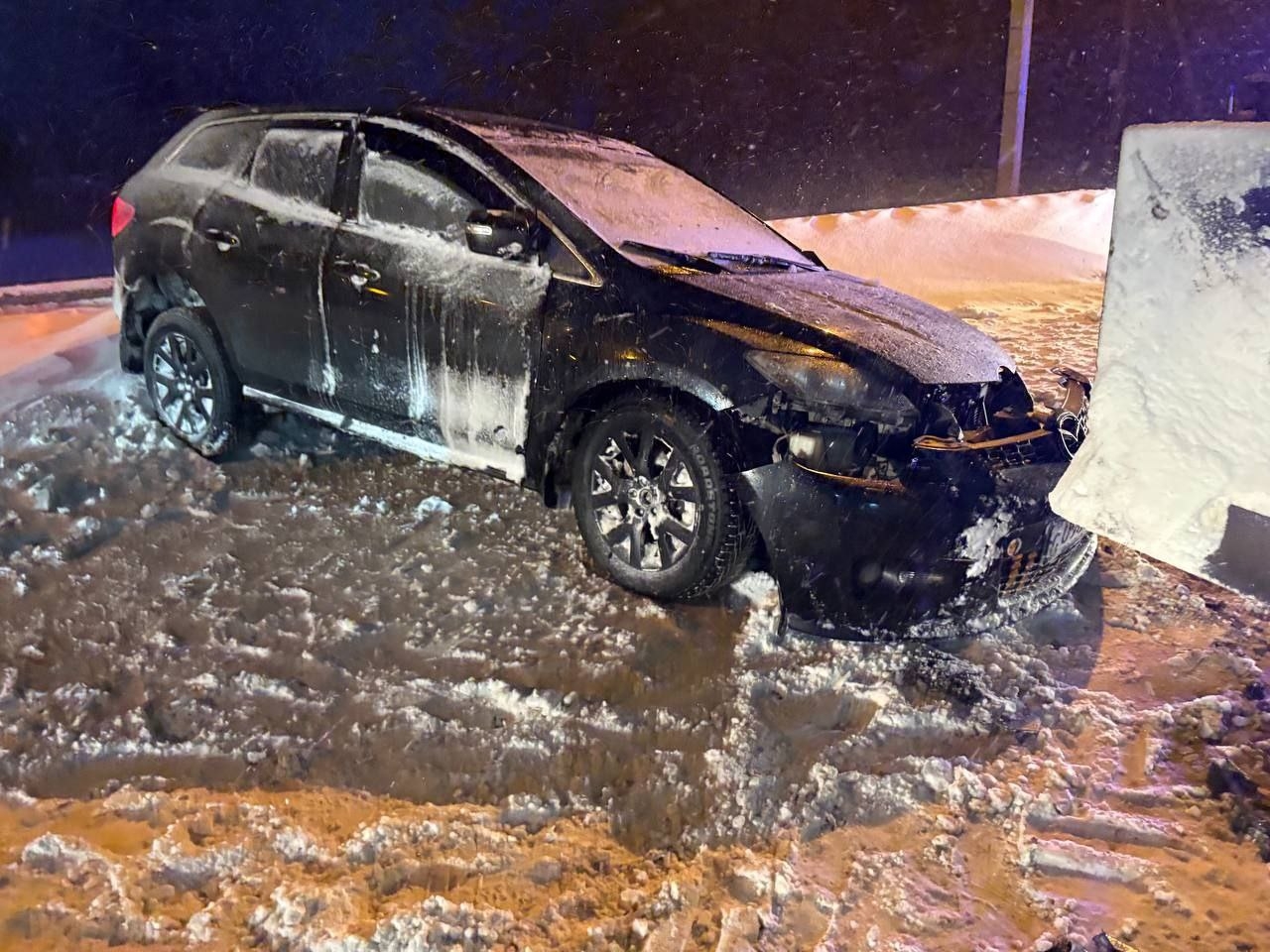 В Волжском районе водитель «Мазды», лишённый прав, въехал в трактор 