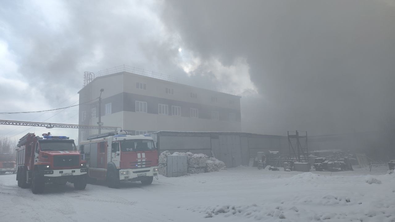 В Йошкар-Оле случился крупный пожар в промзоне