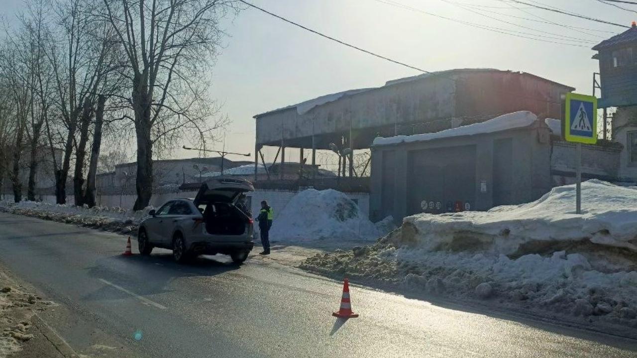 В Медведево водитель иномарки на пешеходном переходе сбил женщину