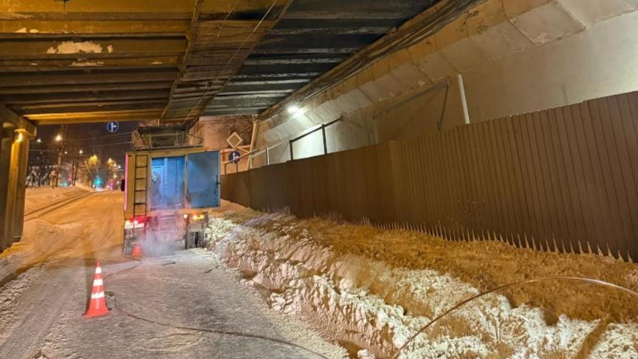 В Йошкар-Оле неизвестный водитель оборвал линии контактного провода