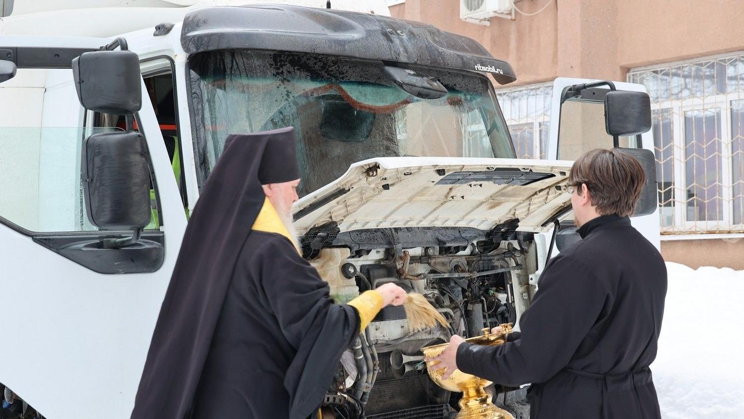 Епископ Феофан освятил гуманитарный груз для бойцов СВО из Марий Эл