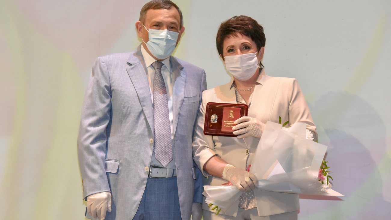 Александр Евстифеев вручил госнаграды медицинским работникам Марий Эл