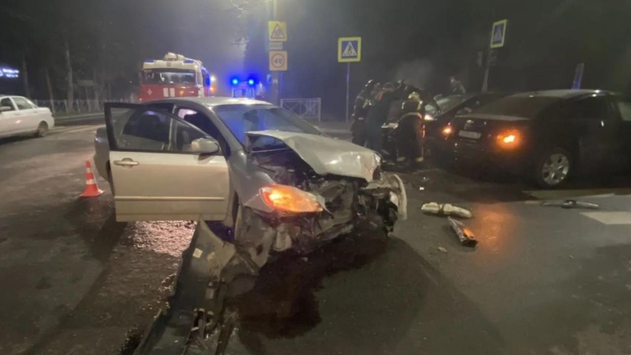 В Йошкар-Оле девушка-водитель устроила автомобильный коллапс 