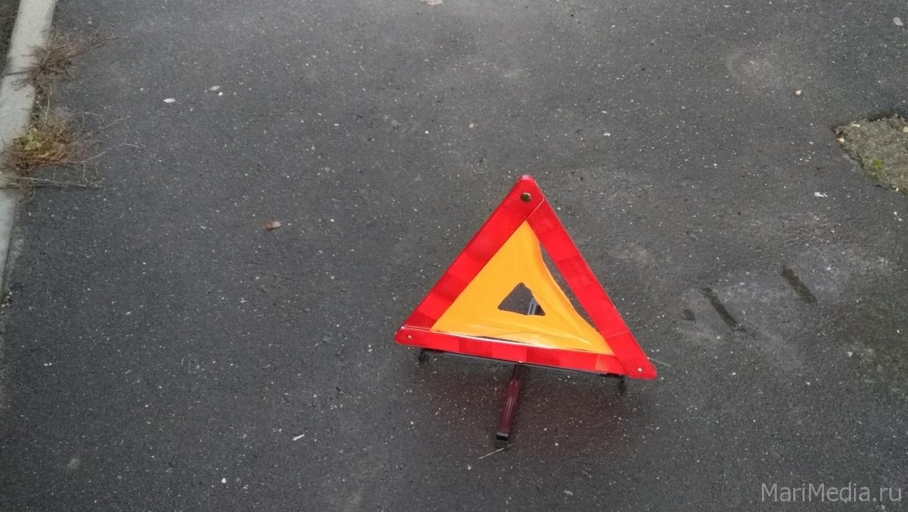 В Йошкар-Оле автобус въехал в иномарку